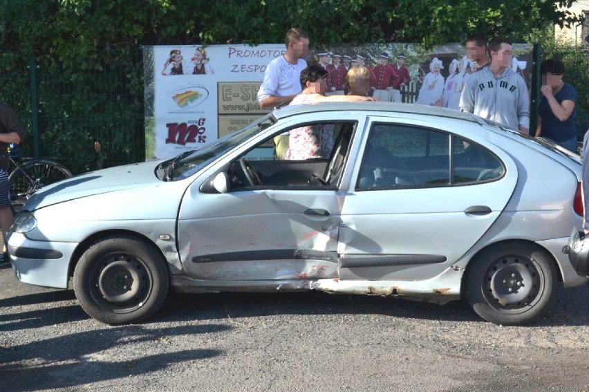 Wypadek w Raszkowie: Kobieta i troje dzieci w szpitalu