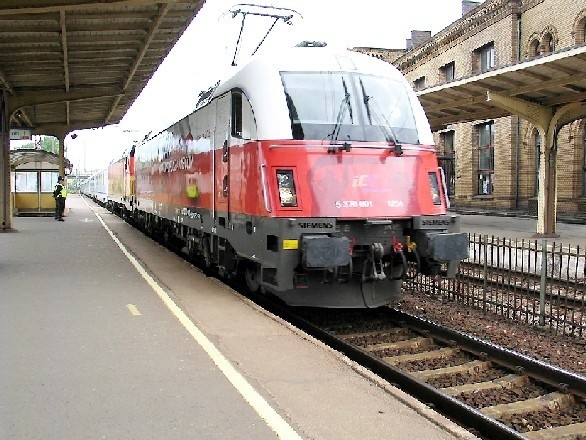 Pociąg BGE po raz piewszy (6 czerwca br.) wjeżdża na stację PKP w Inowrocławiu