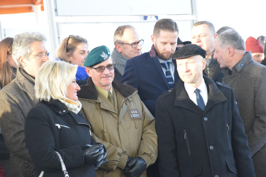 Odsłonięcie płyty pamiątkowej w hołdzie dla Sławomira Pajora w Zintegrowanym Centrum Przesiadkowym [ZDJĘCIA]