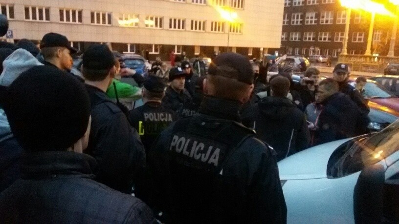 Manifestacja prawicy w Katowicach: "Stop manipulacjom...