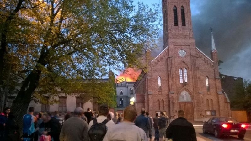 Czarny dym nad Łodzią. Paliła się kamienica przy Lipowej [ZDJĘCIA, FILM]
