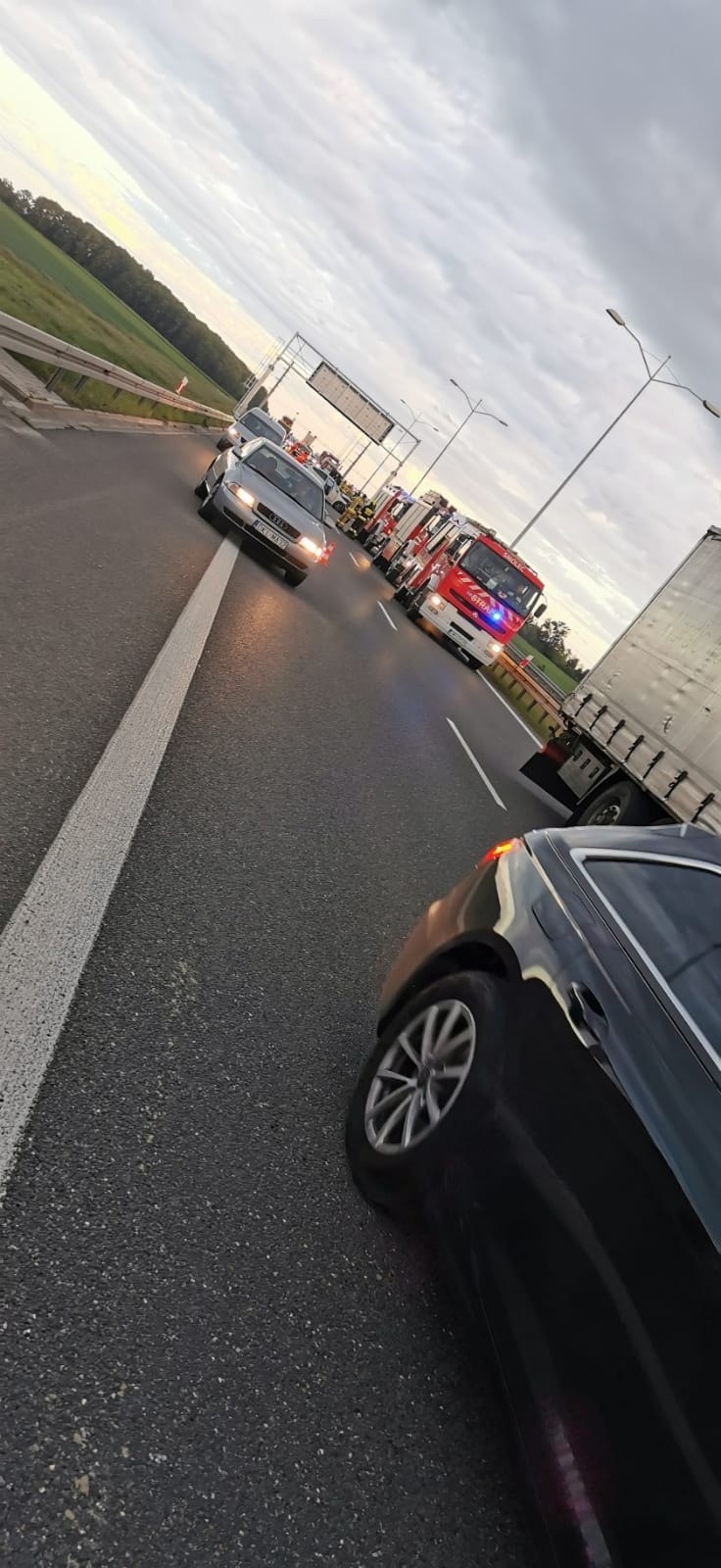 Wypadek na Autostradowej Obwodnicy Wrocławia. Jedna osoba ranna [ZDJĘCIA]