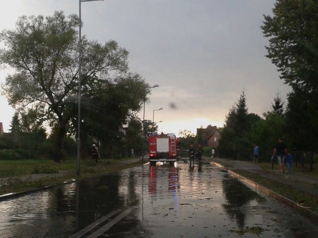 W Drawsku Pomorskim woda zalała kilka ulic. Między innymi ul. Złocieniecką.