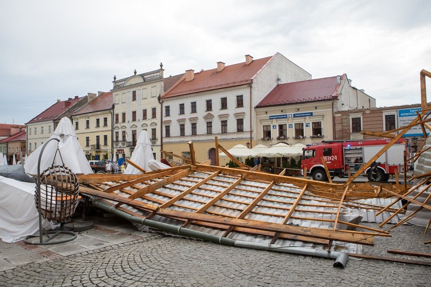 Gwałtowna burza w Tarnowie, ranni i spore zniszczenia [ZDJĘCIA INTERNAUTÓW]