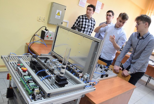 W Centrum kształcenia Zawodowego w Inowrocławiu oddano do dyspozycji uczniów dwie nowo wyposażone pracownie