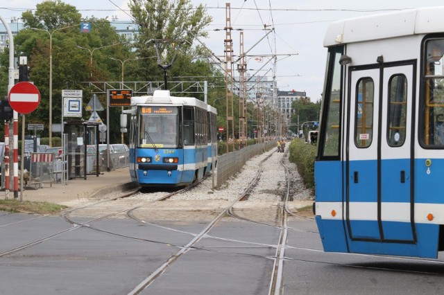 Wrocław, tramwaje na ulicy Ślężnej. Zdjęcie ilustracyjne