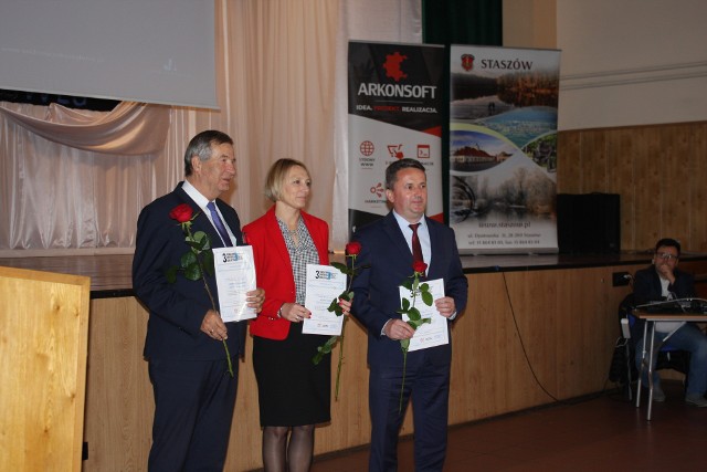 Na konferencji pojawił się staszowski starosta Józef Żółciak, burmistrz Leszek Kopeć oraz wiceburmistrz Ewa Kondek