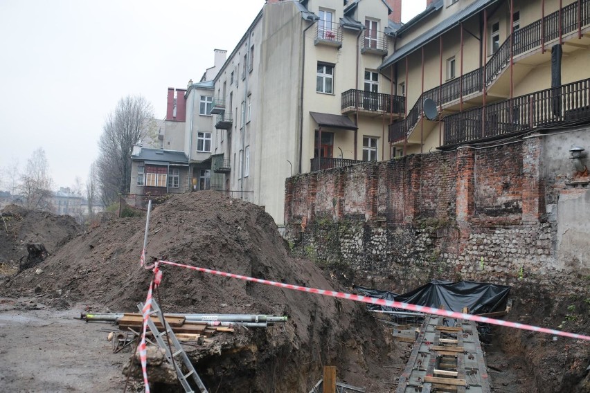 Od strony ul. Stradomskiej powstanie hotel, za nim...