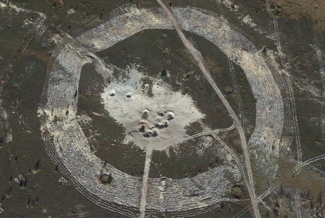 Zdjęcia satelitarne terenu poligonu wojskowego w Nowej Dębie