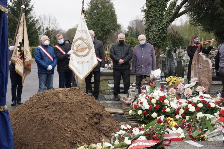 Pogrzeb Andrzeja Możejki. ZDJĘCIA. Znakomitego piłkarza Widzewa żegnali kibice, działacze nie tylko z al. Piłsudskiego