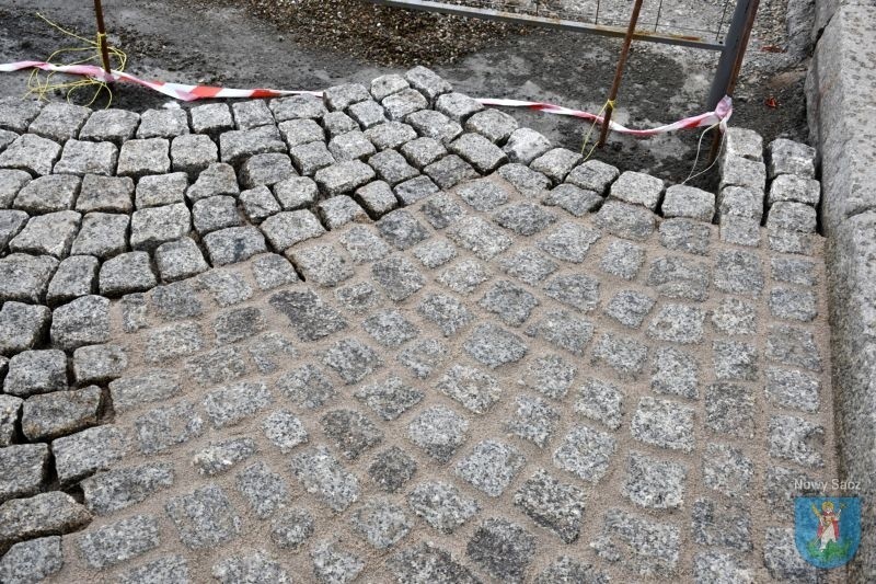 Nowy Sącz. Remont kostki brukowej w Rynku idzie zgodnie z planem [ZDJĘCIA] 