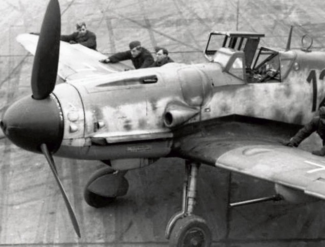 W 1939 roku na lotnisku w Kamieniu Śląskim stacjonowały głównie messerschmitty Bf 109.