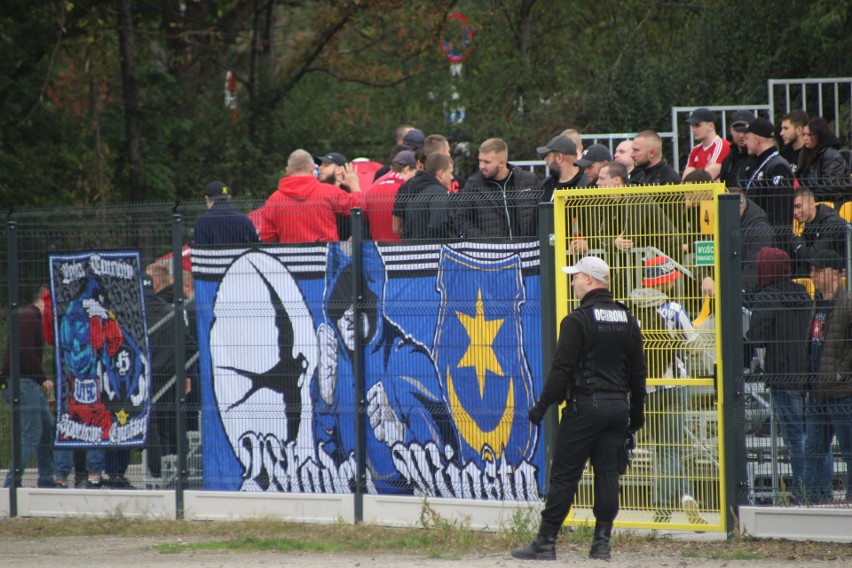 Kibice Unii Tarnów na stadionie Wieczystej Kraków...