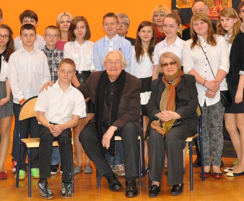 Andrzej Wajda w gimnazjum w Rudnikach. Zdjęcia z 2009 i 2014...