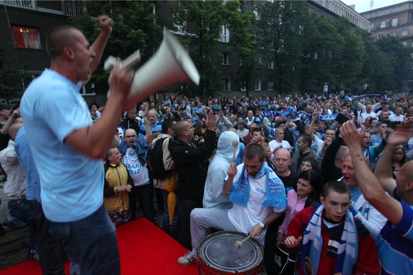 3 czerwca 2012. Plac Centralny, feta po awansie Hutnika do...