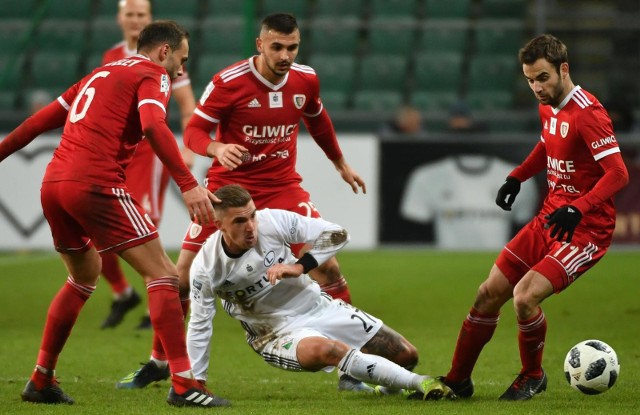 Mistrze Polski będzie Legia Warszawa, albo - co bardziej prawdopodobne - Piast Gliwice.