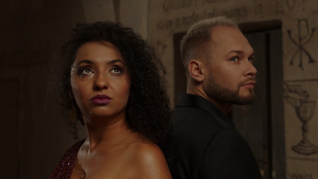 Piąty singiel Ewy Novel „Niewidzialna więź” to duet z wyjątkowym wokalistą Kubą Jurzykiem.