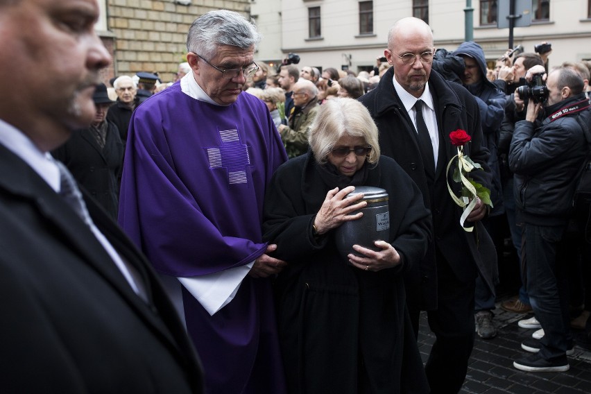 Pogrzeb Andrzeja Wajdy: uroczystości w bazylice ojców...