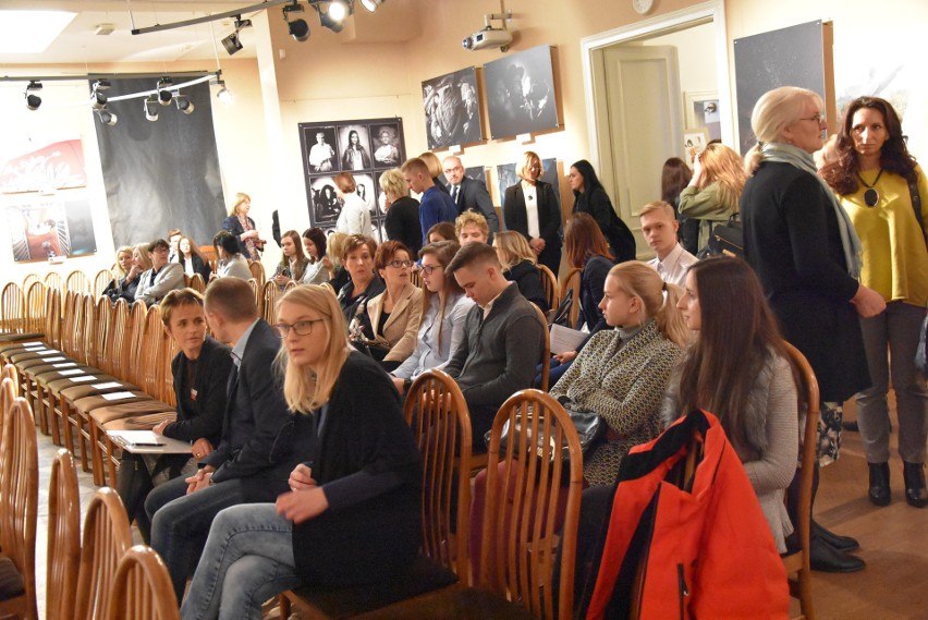 100-lecie praw kobiet. Konferencja w częstochowskim Ratuszu