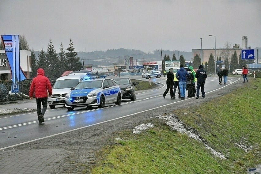 W wypadku ze skutkiem śmiertelnym w Gorlicach podejrzanych może być więcej kierowców, niż tylko lekarz, który został aresztowany