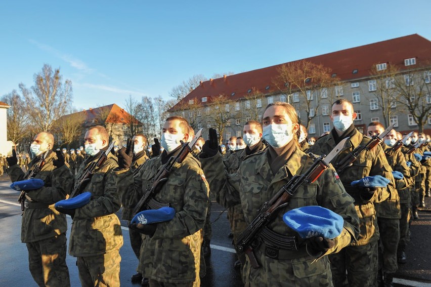 Elewi służby przygotowawczej 7. BOW w Słupsku złożyli przysięgę wojskową (zdjęcia)