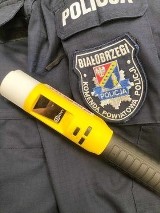Policjanci zatrzymali pijanego kierującego w gminie Stara Błotnica. Mężczyzna jechał nie mając prawa jazdy