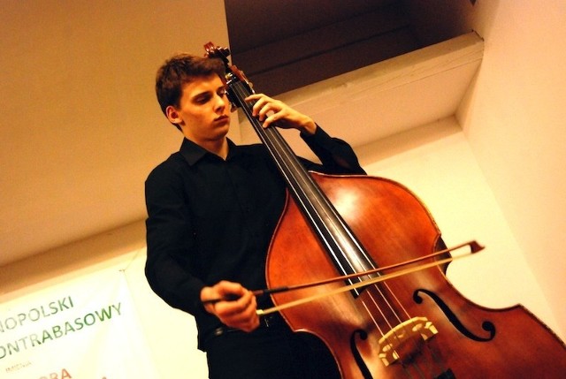 Kontrabasista Maciej Dobrzański, uczeń Zespołu Szkół Muzycznych w Radomiu, zajął II miejsce na festiwalu muzycznym w Mielcu.