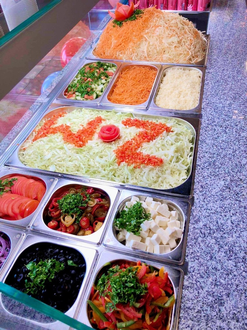 Zoom Kebab, czyli nowy lokal na kulinarnej mapie Radomia. Działa przy ulicy Warszawskiej. Co oferuje? Zobaczcie zdjęcia
