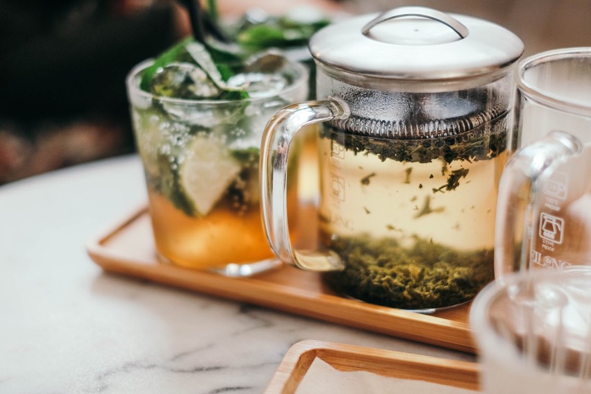 Zielona herbata to orzeźwiający napój, który daje zastrzyk...