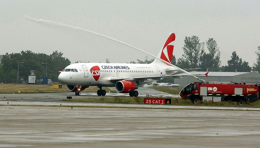Z Łodzi do Pragi i Edynburga. Pierwszy samolot Czech Airlines wylądował na Lublinku [ZDJĘCIA]