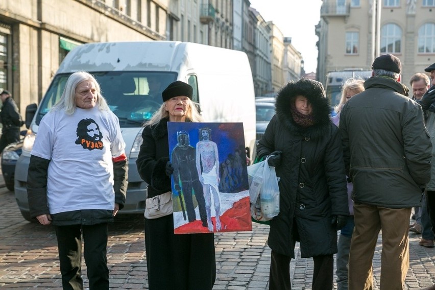 Manifestacja środowisk mundurowych w Krakowie [ZDJĘCIA, WIDEO]