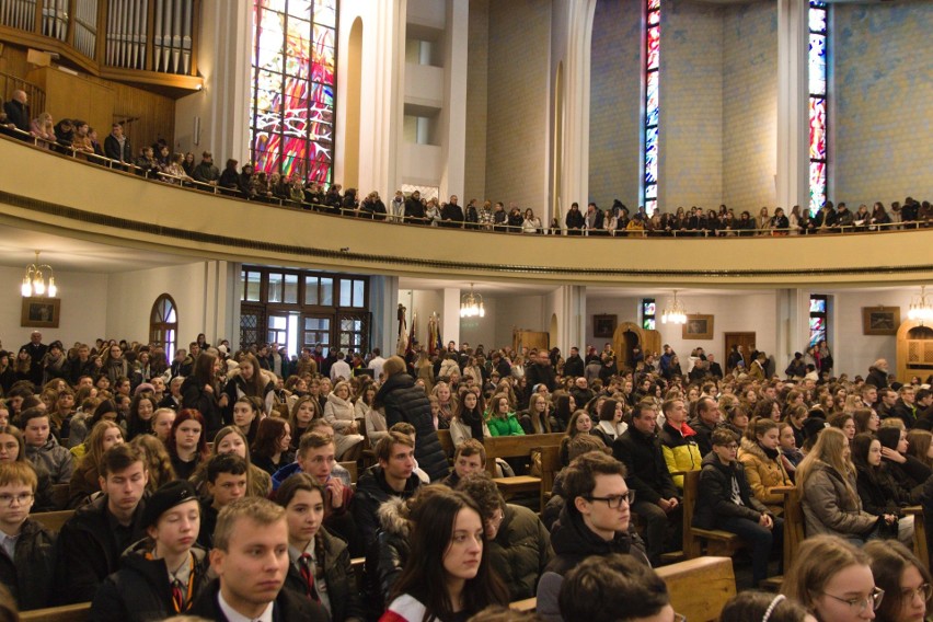 Światowy Dzień Młodzieży w diecezji rzeszowskiej zgromadził 1200 osób [ZDJĘCIA]