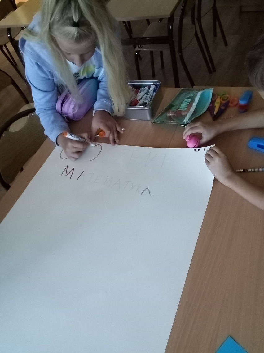 Podsumowanie projektu „Otoczeni matematyką” w szkole w Młodzawach [ZDJĘCIA]