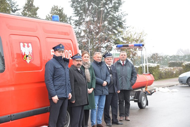 Strażacy ze Zrębina mają nową łódź