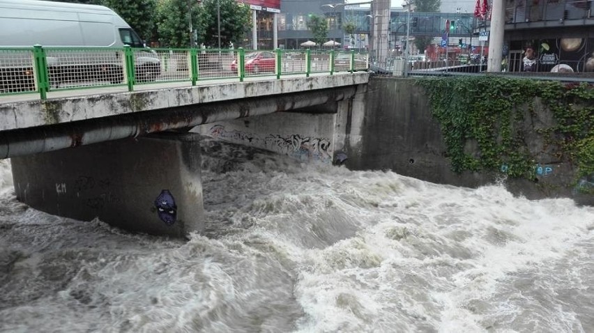 Alert powodziowy na Podbeskidziu: stany rzek są znacznie...