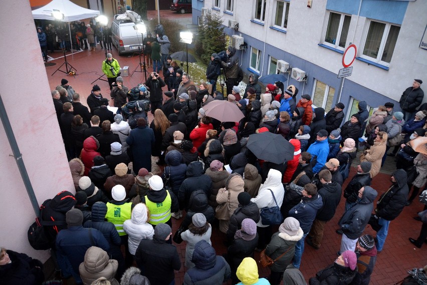 Pracownicy i pacjenci Centrum Onkologii bronią zwolnionej dyrektor [WIDEO, ZDJĘCIA]