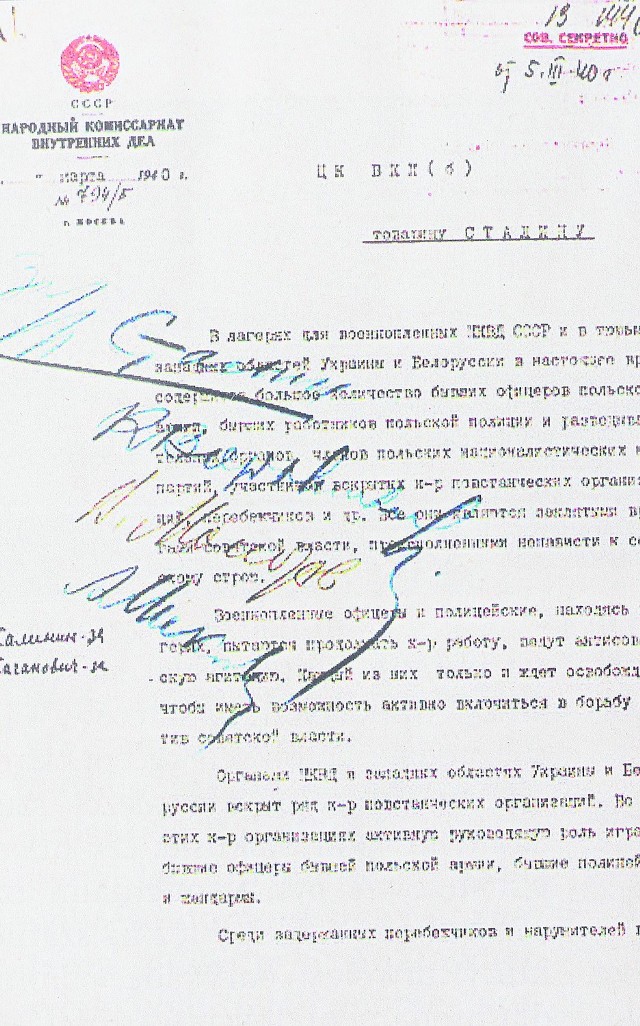 Pierwsza strona wniosku Berii. Na maszynopisie wyraźnie widać zamaszyste podpisy Stalina, Woroszyłowa, Mołotowa i Mikojana