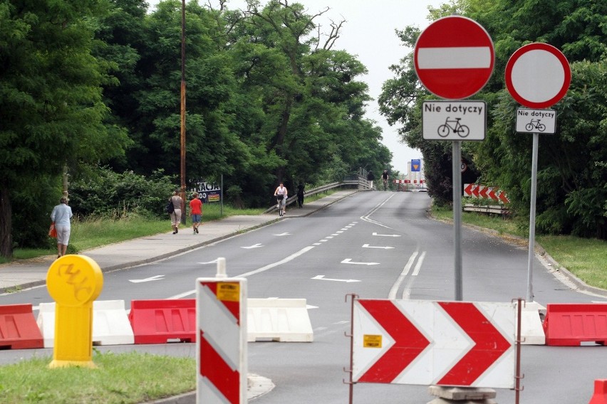 Wiadukt na Chociebuskiej zamknięty. Gądów i Nowy Dwór w korku na dwa lata! (ZDJĘCIA)