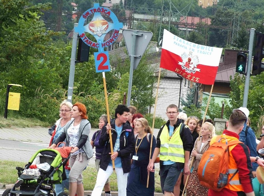 Ruszyli pielgrzymi ze Starachowic do Częstochowy