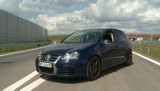 Oto VW Golf, który Lamborghini czy Ferrari zjada na śniadanie (WIDEO)