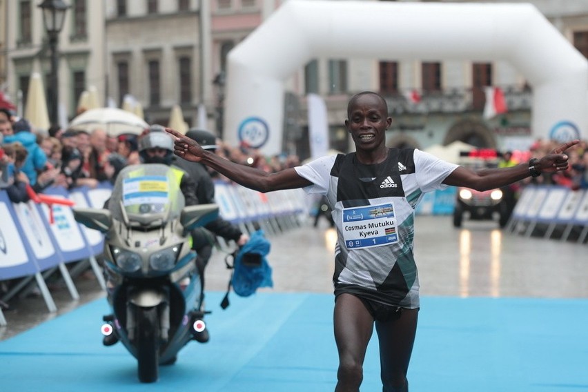 CRACOVIA MARATON 2017. ZDJĘCIA, WYNIKI, ZNAJDŹ SIĘ NA...