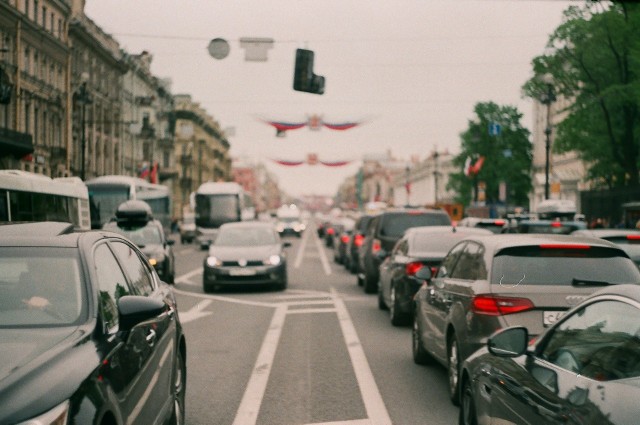 Z zasadami korytarza życia powinien zaznajomić się każdy kierowca.  