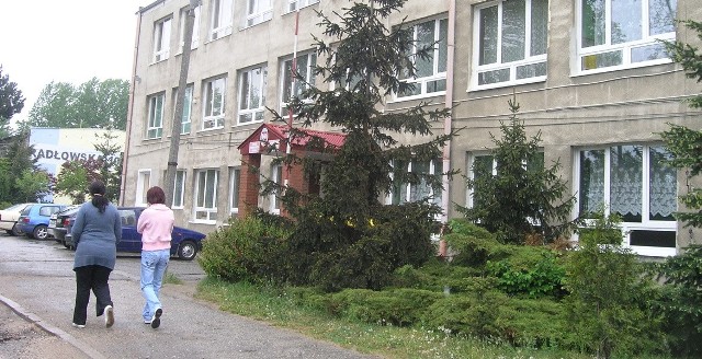 Sprawa nieprawidłwości w Zespole Szkół Ponadgimnazjalnych w Piechcinie, wyszła na jaw w maju 2009 roku.
