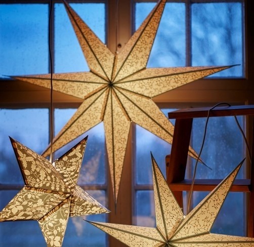 Lampa w kształcie gwiazdy to subtelna dekoracja do salonu,...