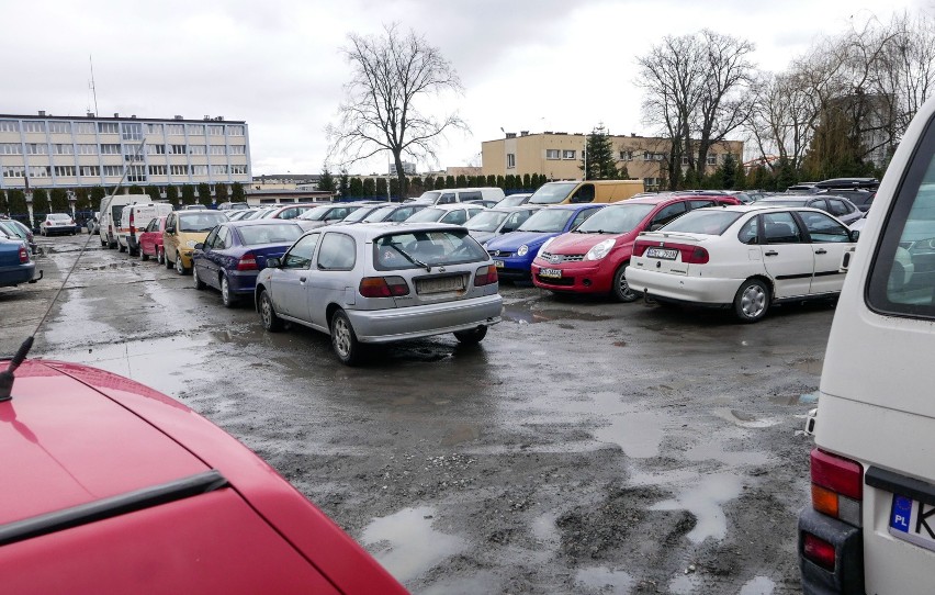 - Zobaczcie, jak wygląda parking przy III LO na ul. Szopena....