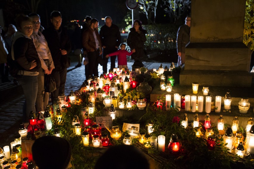 Wszystkich Świętych 2018. Wieczór na cmentarzu Rakowickim