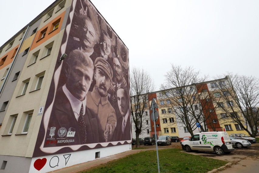 Niepodległościowe selfie to mural przy ul. Zwierzynieckiej.