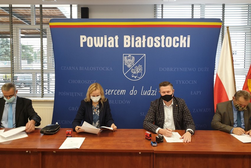 Starosta Jan Bolesław Perkowski, Jan Gradkowski z Zarządu...