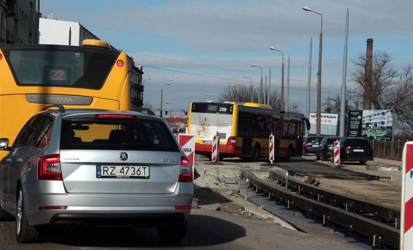 Ruch z ulicy Chełmińskiej, w stronę osiedli mieszkaniowych,...