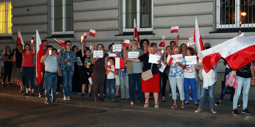 Przed sądeckim sądem manifestacja o trzecie veto [ZDJĘCIA, WIDEO]